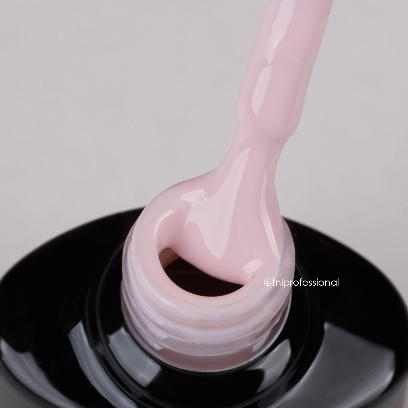 Гель-лак TNL Макарон №02 – Клубничная панакота (10 мл)