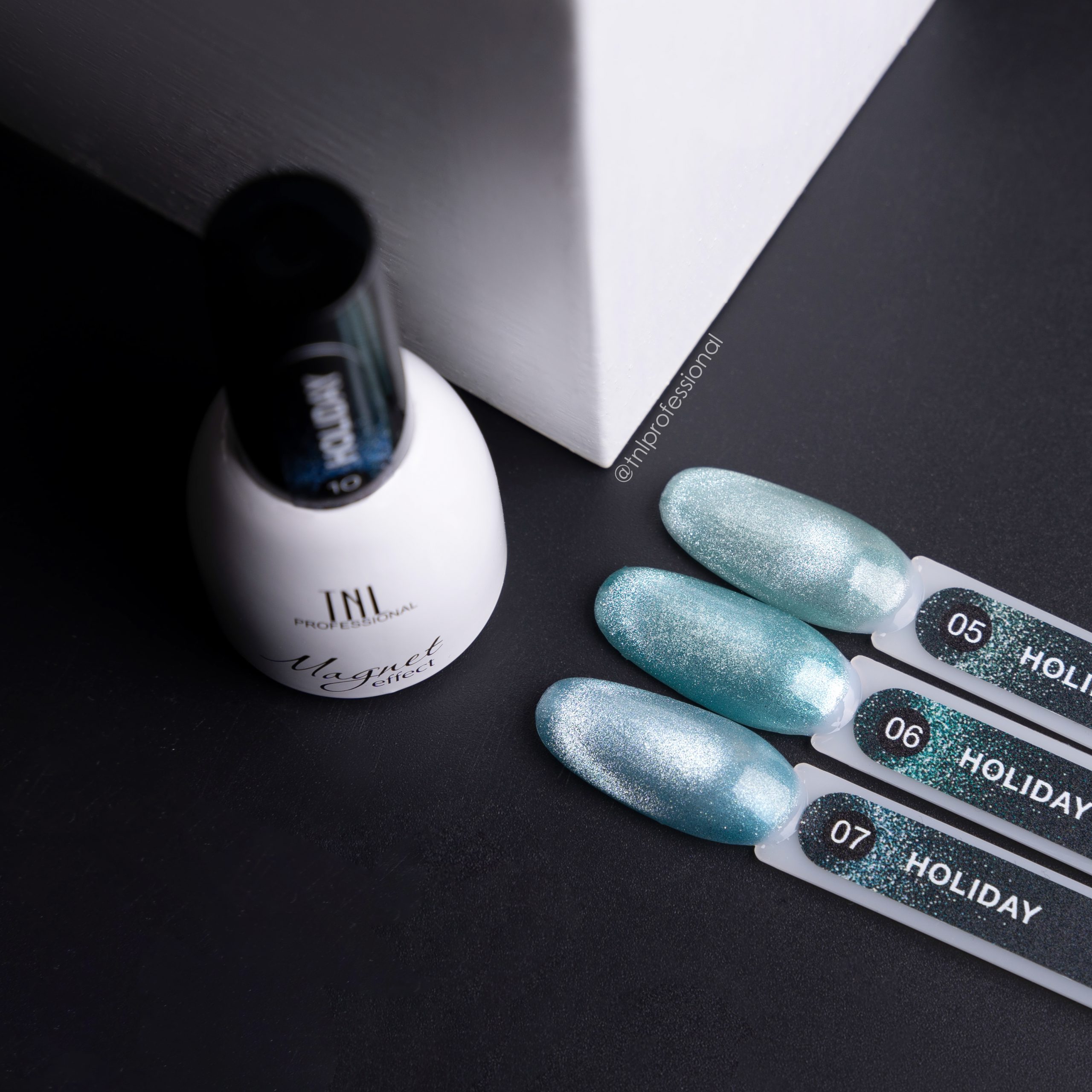 Гель-лак TNL кошачий глаз Holiday №07 – Изумрудная пыль (7 мл.)